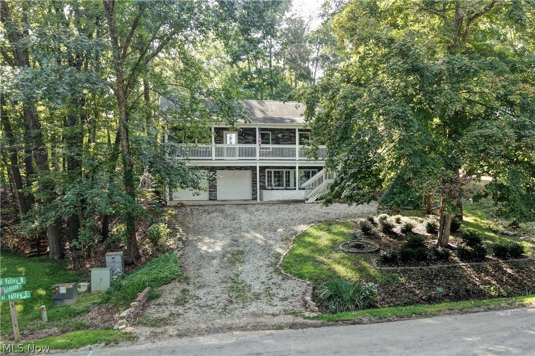 668 Floral Valley Drive E Howard OH 43028