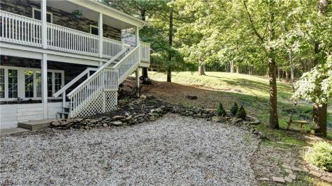 668 Floral Valley Drive E Howard OH 43028