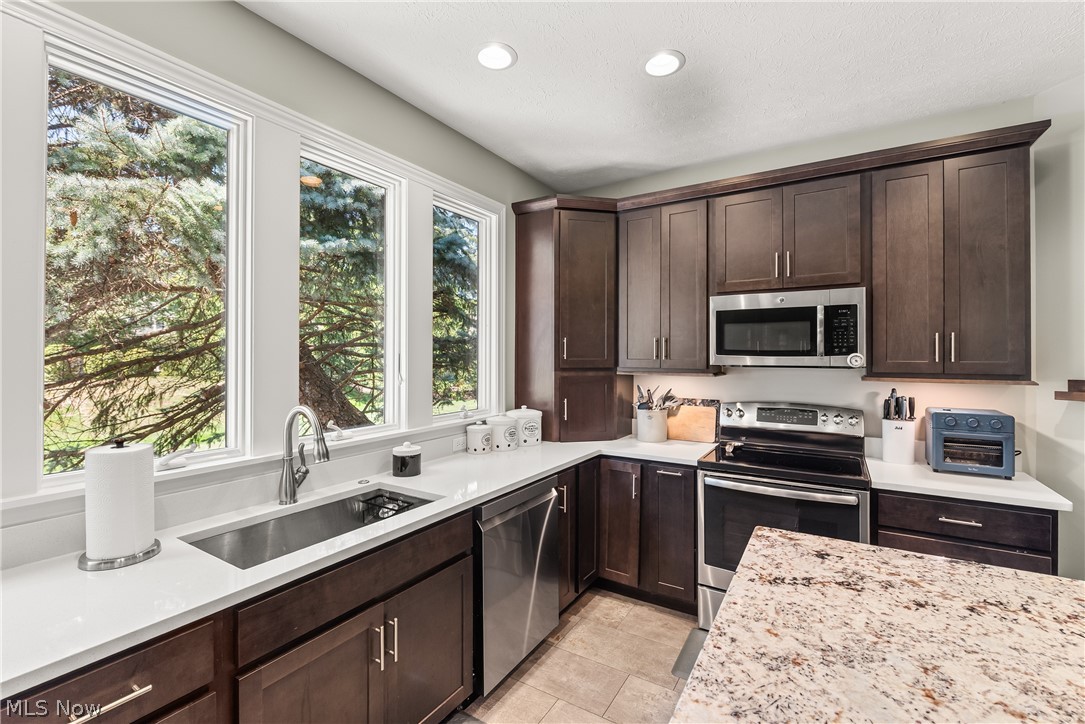 44 Haskell Drive Bratenahl OH 44108