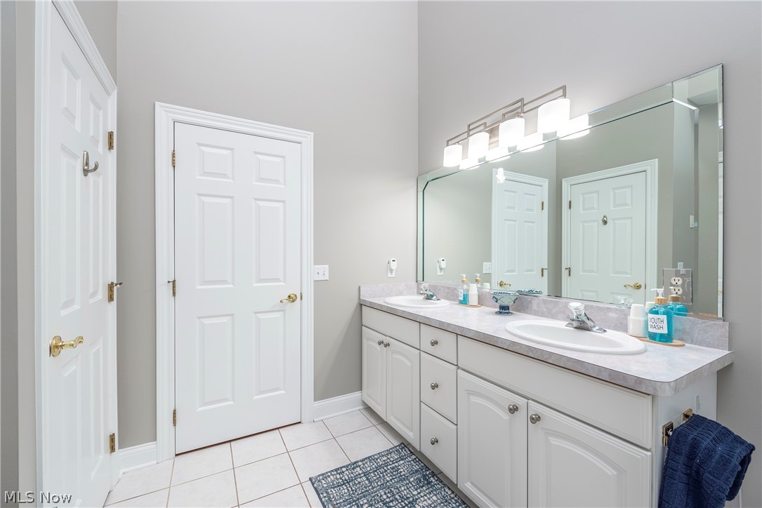 44 Haskell Drive Bratenahl OH 44108