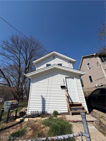 1213 Smithfarm Avenue Akron OH 44305