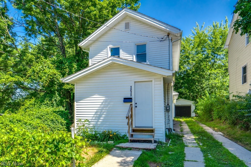 1213 Smithfarm Avenue Akron OH 44305