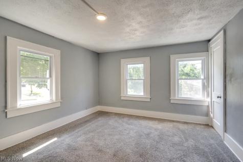 1213 Smithfarm Avenue Akron OH 44305