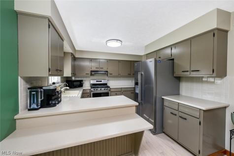 1420 Whitehall Drive Mogadore OH 44260