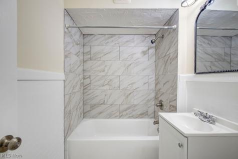 12525 Mcgowan Avenue Cleveland OH 44135