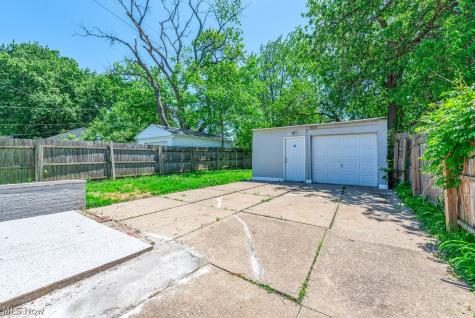 12525 Mcgowan Avenue Cleveland OH 44135