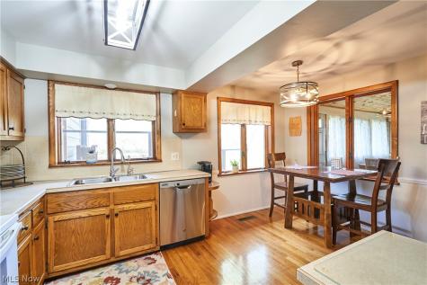 1594 Karl Drive Copley OH 44321