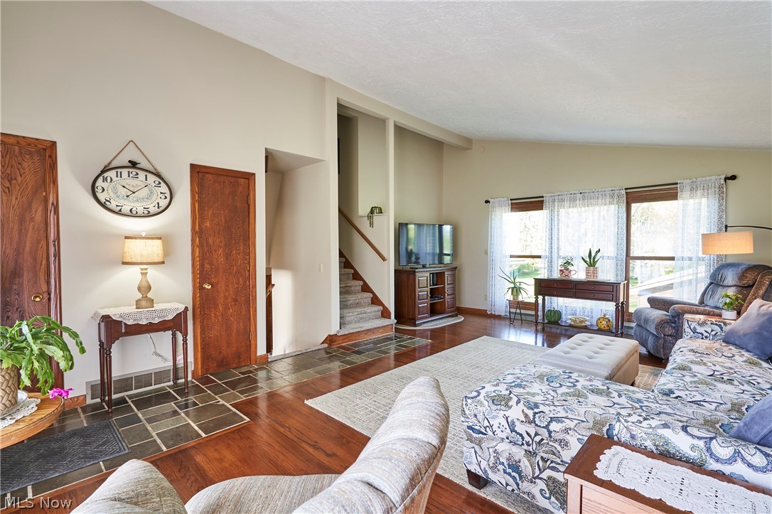 1594 Karl Drive Copley OH 44321