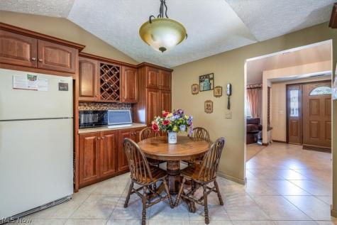 709 Oakhurst Drive Amherst OH 44001