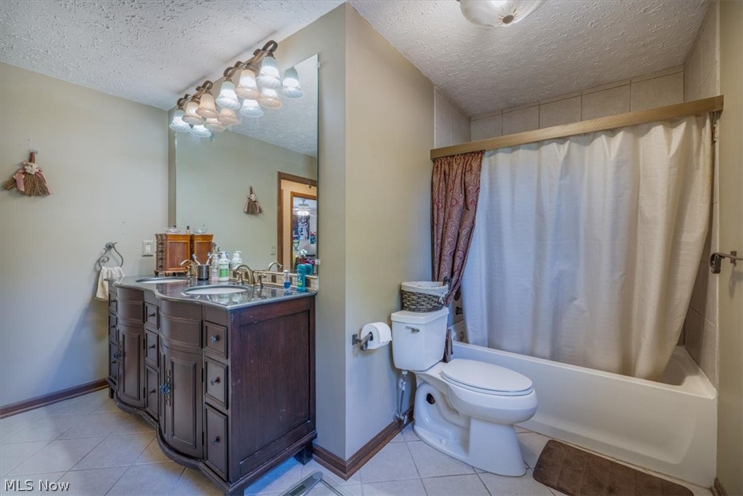 709 Oakhurst Drive Amherst OH 44001