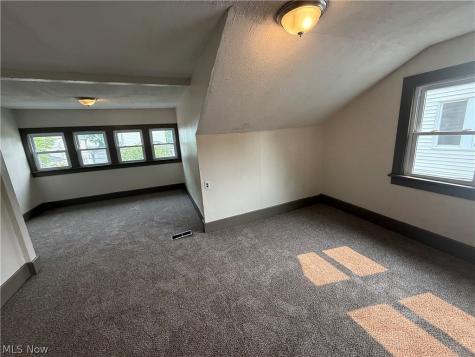 882 Redfern Avenue Akron OH 44314