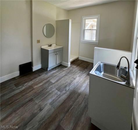 882 Redfern Avenue Akron OH 44314