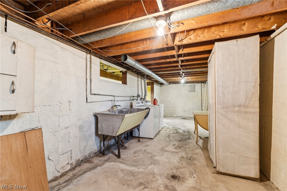 2726 Beck Street SE Warren OH 44484