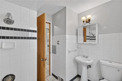 5814 Charles Avenue Parma OH 44129