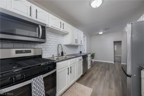 4636 Albert Avenue Norton OH 44203