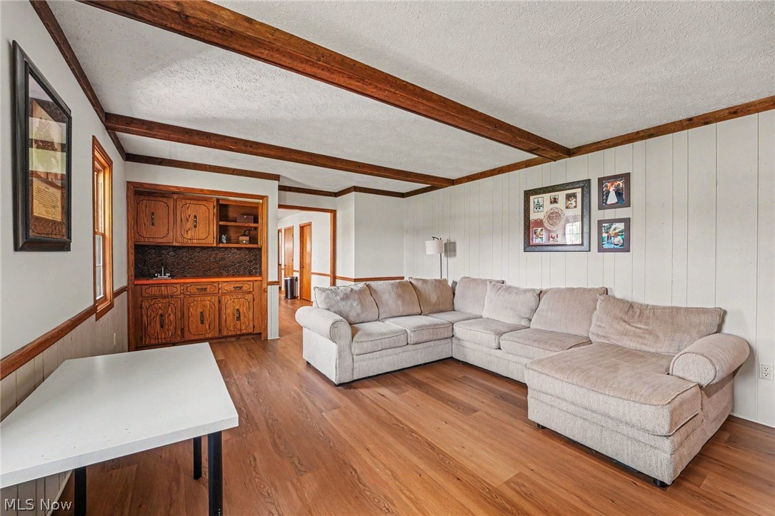 1907 Opal Street Louisville OH 44641