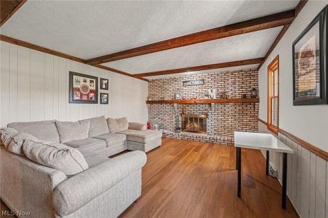 1907 Opal Street Louisville OH 44641