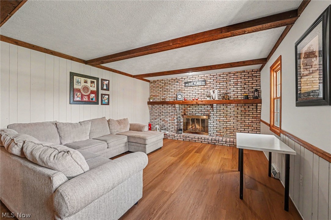1907 Opal Street Louisville OH 44641