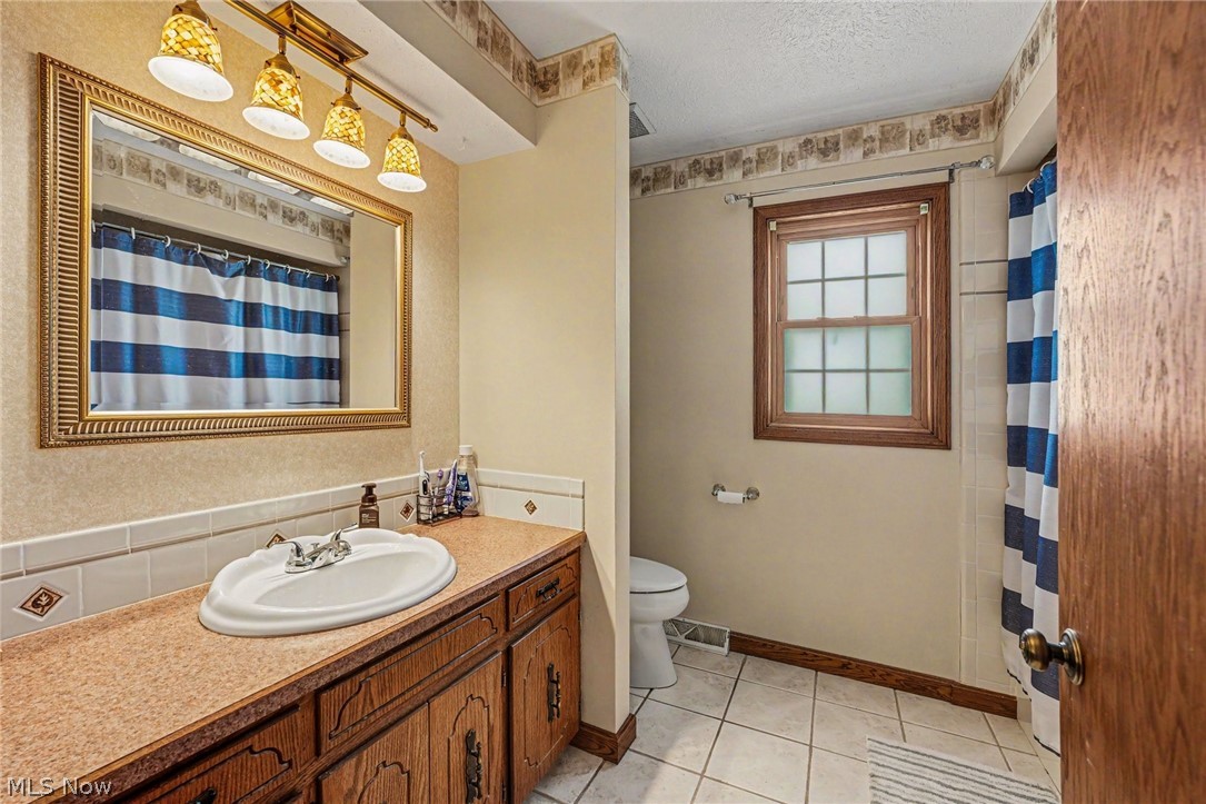 1907 Opal Street Louisville OH 44641