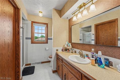1907 Opal Street Louisville OH 44641
