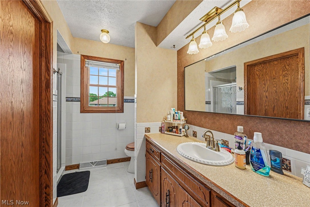 1907 Opal Street Louisville OH 44641