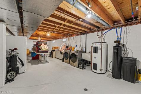 1907 Opal Street Louisville OH 44641