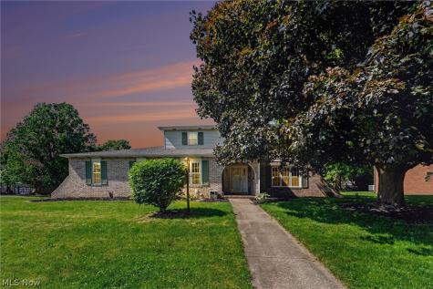 1907 Opal Street Louisville OH 44641
