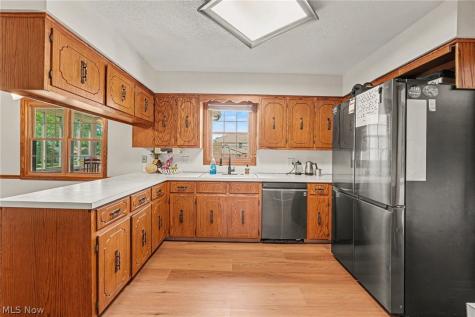 1907 Opal Street Louisville OH 44641