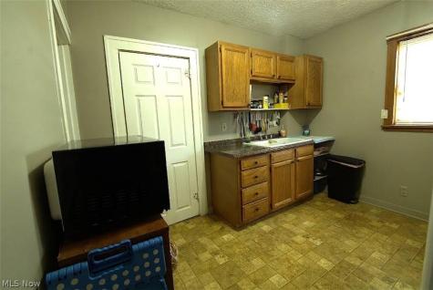 303 Van Street Barberton OH 44203