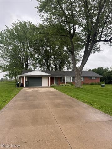 Lakefield Street Louisville OH 44641