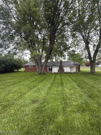 Lakefield Street Louisville OH 44641
