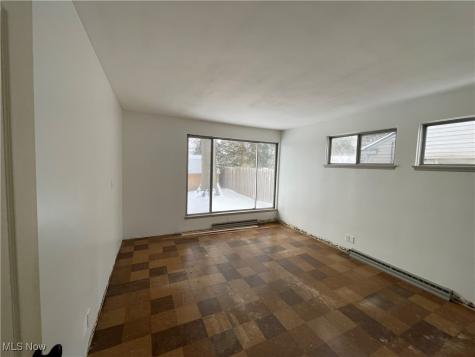 5890 Ruple Brook Park OH 44142