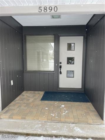 5890 Ruple Brook Park OH 44142