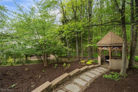 19312 Ivywood Trail Strongsville OH 44149