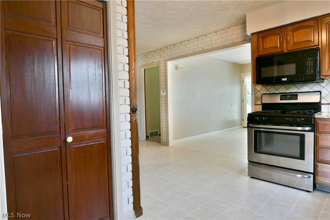 6470 Mahoning Avenue NW Champion OH 44481