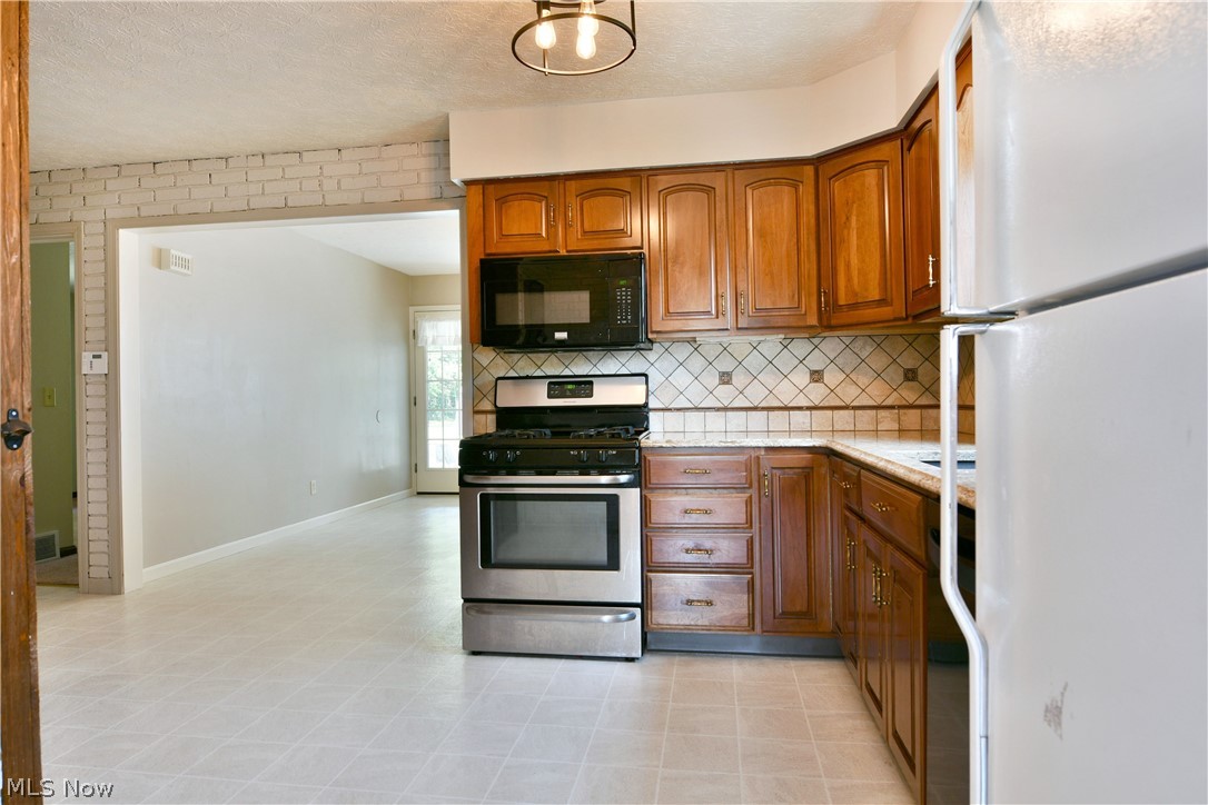 6470 Mahoning Avenue NW Champion OH 44481