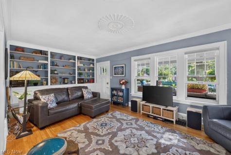 3389 E Monmouth Road Cleveland OH 44118