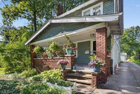 3389 E Monmouth Road Cleveland OH 44118
