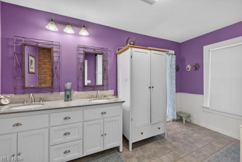 3389 E Monmouth Road Cleveland OH 44118