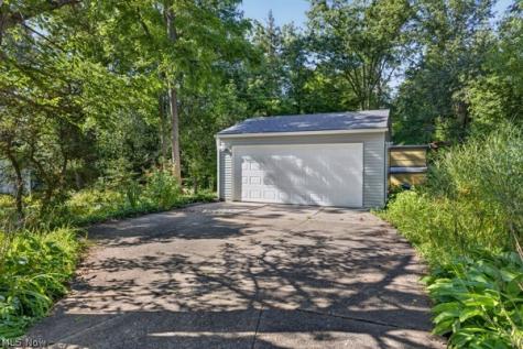 3389 E Monmouth Road Cleveland OH 44118