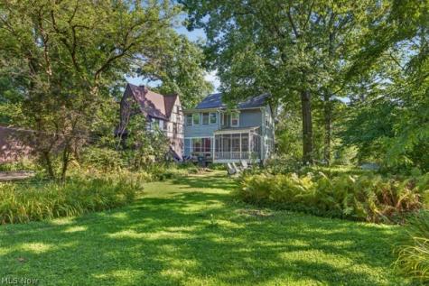 3389 E Monmouth Road Cleveland OH 44118