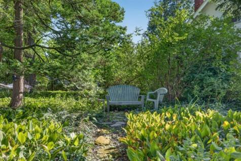 3389 E Monmouth Road Cleveland OH 44118