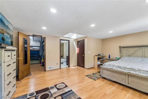 4562 Brendan Lane North Olmsted OH 44070