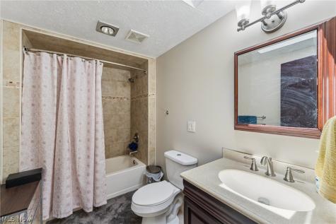4562 Brendan Lane North Olmsted OH 44070