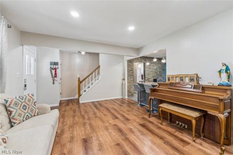 4562 Brendan Lane North Olmsted OH 44070