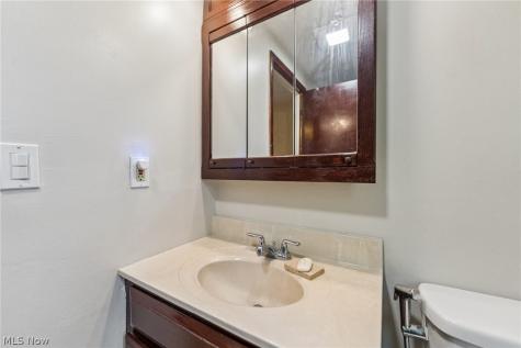 4562 Brendan Lane North Olmsted OH 44070