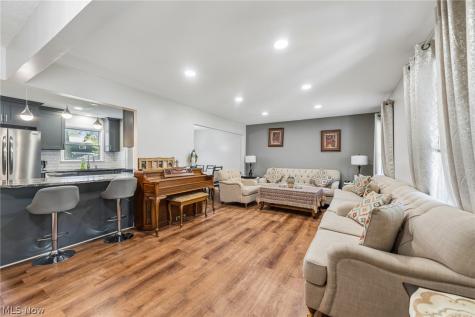 4562 Brendan Lane North Olmsted OH 44070