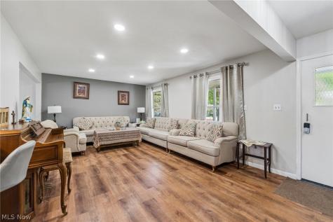 4562 Brendan Lane North Olmsted OH 44070