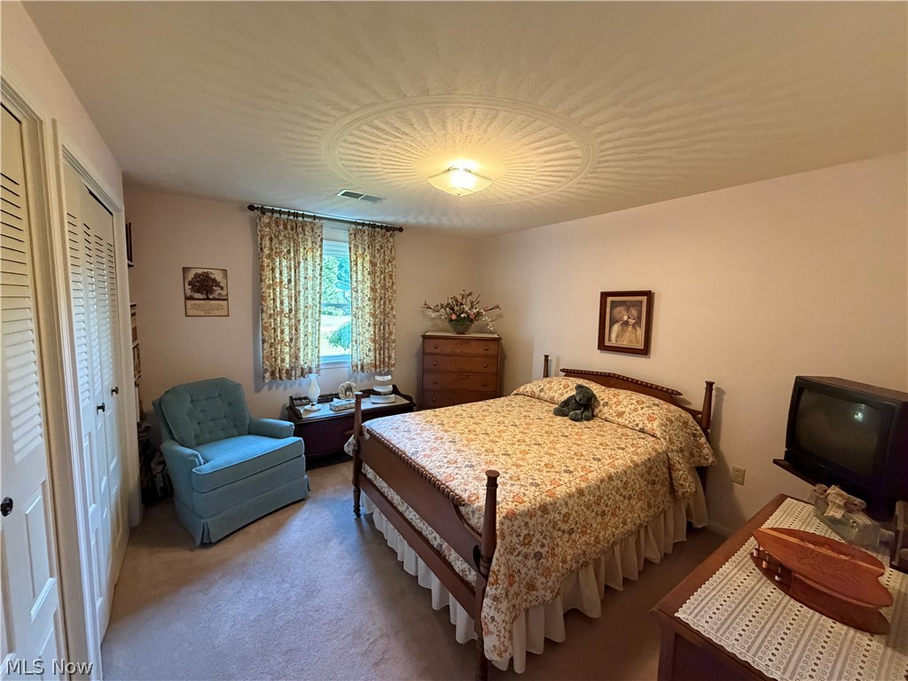 49261 S Park Circle East Liverpool OH 43920