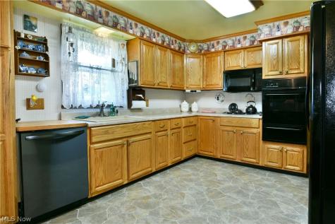 26 Potomac Avenue Niles OH 44446